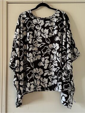 Women's Black & White Floral Poncho Top